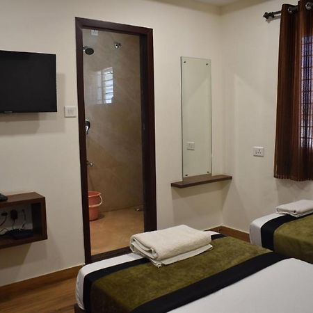 Symphony Suites Bangalore Exterior foto